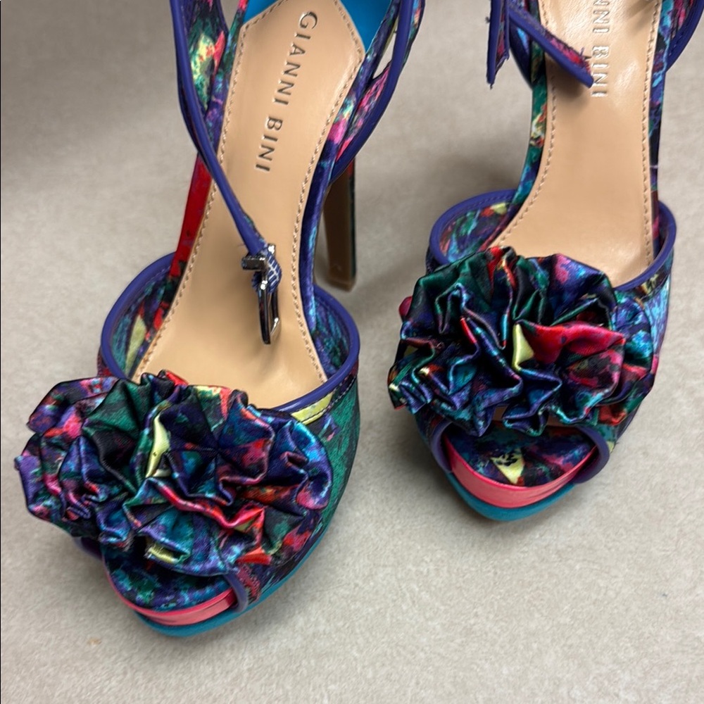 Gianni Bini Heels - Picture 3 of 8